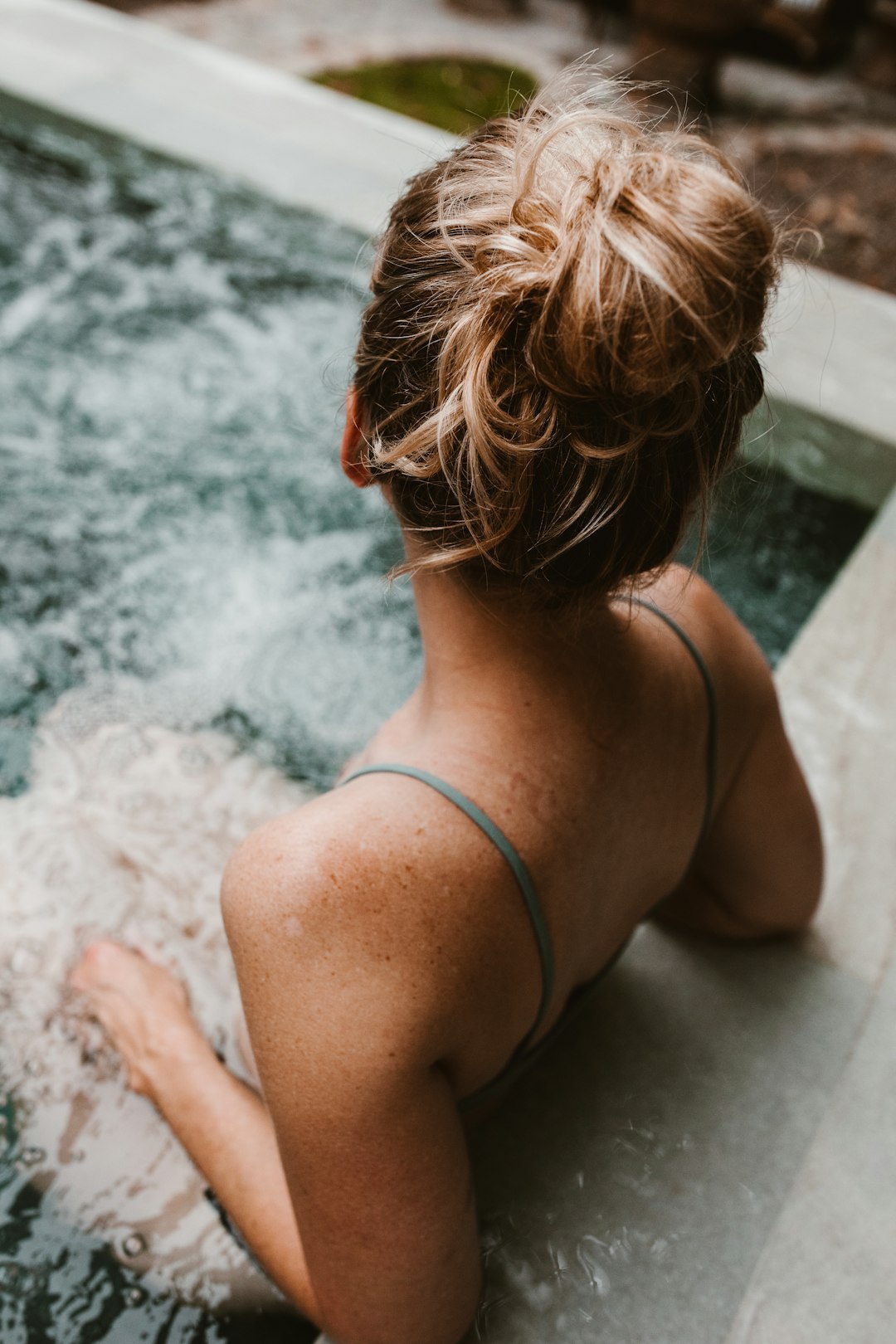 services-02 woman-in-hot-tub-ohheop05h4g